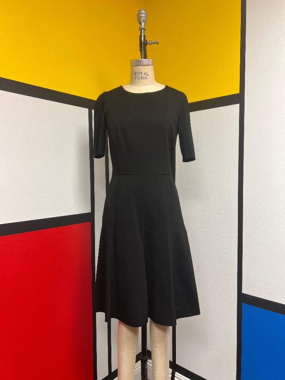 EUC Elie Tahari Fit & Flare Black Raw Edge Stretch Panel Dress Size 4 (6)